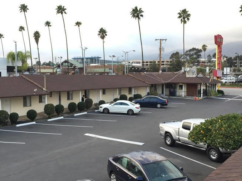 Motel Hi-way Host *