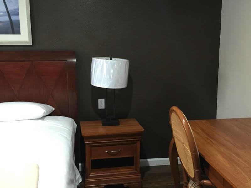 Motel Hi-way Host Pasadena
