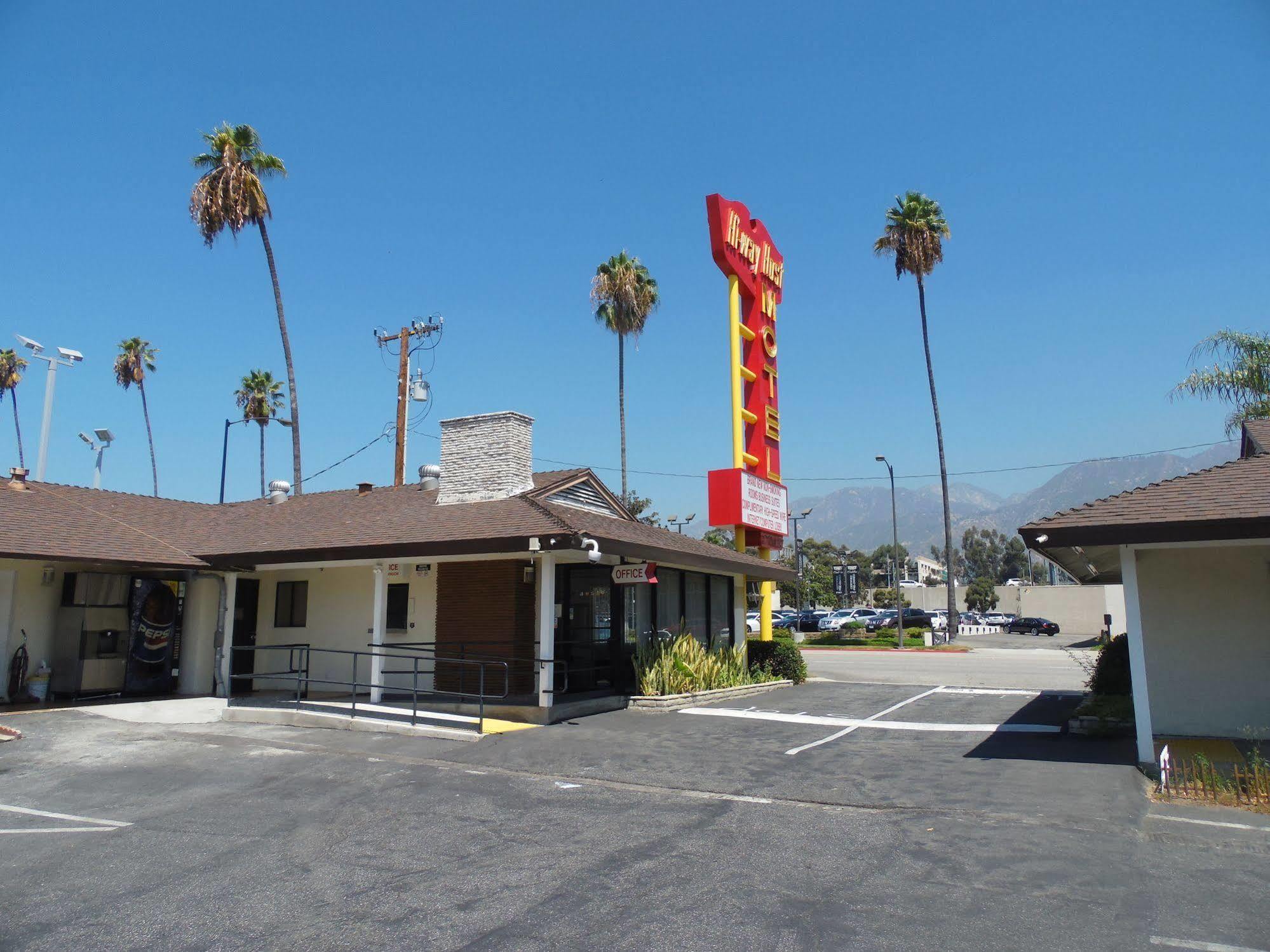 Motel Hi-way Host